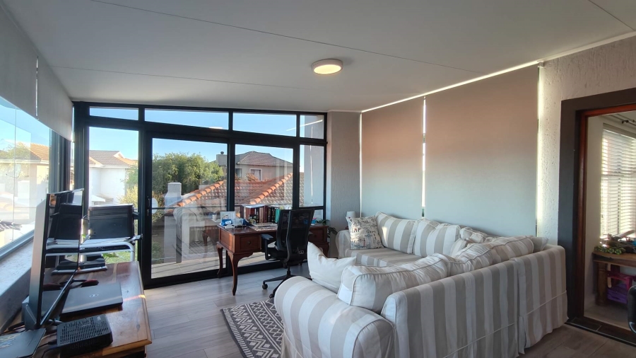 3 Bedroom Property for Sale in Hartenbos Heuwels Western Cape